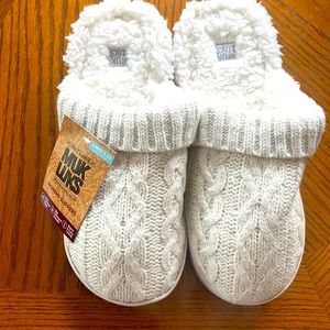 Muk Luks woman’s slipper size 9-10